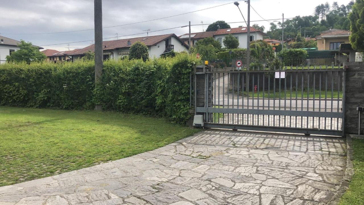 Casa Gaiani Villetta In Riva Al Lago Vista Mozzafiato Varano Borghi ภายนอก รูปภาพ