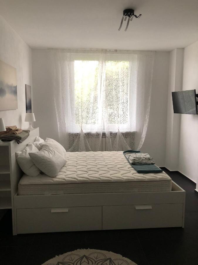 Casa Gaiani Villetta In Riva Al Lago Vista Mozzafiato Varano Borghi ภายนอก รูปภาพ